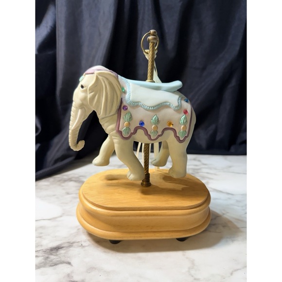The Unbranded Brand Other - MUSICAL CAROUSEL ELEPHANT WORKS BUT MUSIC DRAGS A LITTLE (2790)